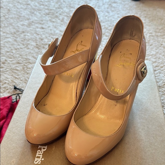 Christian Louboutin Cream Heels Elegant Leather Pumps - Picture 2 of 5